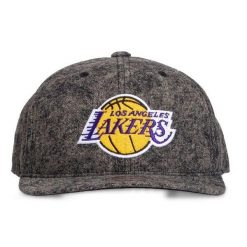 Czapka typu snapback Los Angeles Lakers. Czarne czapki męskie Mitchell & Ness, bez wzorów, sportowe. Za 218.50 zł.