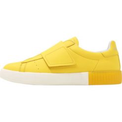 Bikkembergs Sneakersy niskie yellow. Buty sportowe na co dzień męskie Bikkembergs. W wyprzedaży za 503.40 zł.