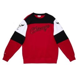 Bluza okrągły dekolt Chicago Bulls. Czerwone bluzy nierozpinane męskie Mitchell & Ness, m, bez wzorów, klasyczne, bez ramiączek, bez kaptura. Za 515.00 zł.