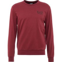 EA7 Emporio Armani Bluza cordovan. Czerwone bluzy nierozpinane męskie EA7 Emporio Armani, z bawełny. Za 399.00 zł.