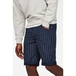 G-Star Raw - Szorty. Szare szorty męskie G-Star Raw, z bawełny, casualowe. W wyprzedaży za 299.90 zł.
