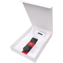 KOSZULA MĘSKA ELEGANCKA O DOPASOWANYM KROJU Z TKANINY STRUKTURALNEJ Z KLASYCZNYM KOŁNIERZYKIEM I KRAWATEM. Koszule męskie TOP SECRET. W wyprzedaży za 39.99 zł.