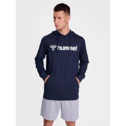 Bluza z kapturem Hummel Go 2.0 Logo. Niebieskie bluzy nierozpinane męskie HUMMEL, bez wzorów, z materiału, sportowe, bez ramiączek, z kapturem. Za 233.50 zł.
