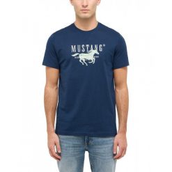 Męski T-Shirt Mustang Style Austin Dress Blues 1016484 5334. T-shirty męskie Mustang, m, bez wzorów, bez kołnierzyka, bez ramiączek. Za 69.99 zł.