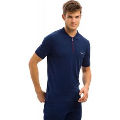 Galvanni koszulka polo męska Hereford M ciemny niebieski. Niebieskie koszulki polo męskie Galvanni, m, bez wzorów, z materiału, klasyczne, bez kołnierzyka, bez ramiączek. Za 289.00 zł.