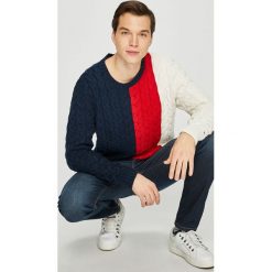 Tommy Jeans - Sweter. Swetry męskie marki Tommy Jeans. W wyprzedaży za 269.90 zł.