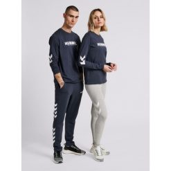 Koszulka z długim rękawem Hummel hmlLEGACY. Niebieskie koszulki męskie z długim rękawem HUMMEL, m, bez wzorów, sportowe, bez kołnierzyka, bez ramiączek. Za 151.00 zł.