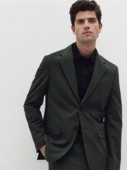 Marynarka slim fit - ciemnozielony. Zielone marynarki męskie Reserved, bez wzorów, z tkaniny. W wyprzedaży za 229.99 zł.