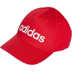 Czapka z daszkiem adidas Daily Cap. Czerwone czapki męskie ADIDAS, bez wzorów, z materiału, klasyczne. Za 59.00 zł.