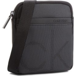 Saszetka CALVIN KLEIN - Ck Point Mini Flat C K50K503875 001. Torby męskie na ramię marki Calvin Klein. W wyprzedaży za 249.00 zł.