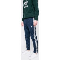 Adidas Originals - Spodnie. Długie spodnie sportowe męskie marki Adidas Originals. W wyprzedaży za 229.90 zł.