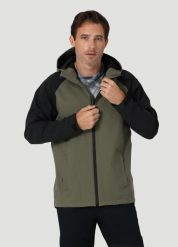 MĘSKA KURTKA ZIMOWA WRANGLER RAIN JACKET DUSTY OLIVE 112324309. Zielone kurtki męskie Wrangler, na zimę, m, bez wzorów, bez ramiączek, bez kaptura. Za 299.99 zł.
