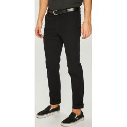 Review - Spodnie. Eleganckie spodnie męskie marki Guess Jeans. W wyprzedaży za 139.90 zł.