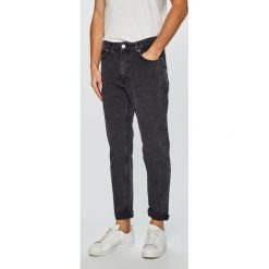 Review - Jeansy. Jeansy męskie marki Review. W wyprzedaży za 179.90 zł.