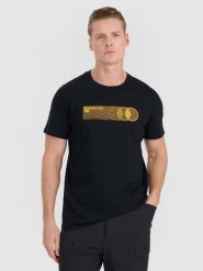 4F T-shirt regular z nadrukiem męski - czarny M. Czarne t-shirty męskie 4f, m, bez wzorów, z bawełny, bez kołnierzyka, bez ramiączek. Za 59.99 zł.