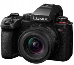 Panasonic Lumix DC-S5 II + 18-40mm. Bezlusterkowce PANASONIC. Za 8,292.99 zł.