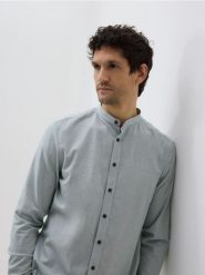 Koszula slim fit ze stójką - zielony. Zielone koszule męskie Reserved, l, bez wzorów, z bawełny, bez kołnierzyka, bez ramiączek. Za 139.99 zł.