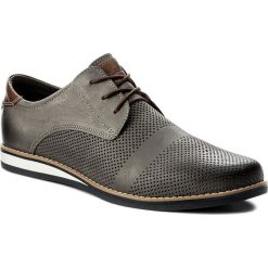 Półbuty LASOCKI FOR MEN 9115. Szare eleganckie półbuty męskie Lasocki For Men, z nubiku, bez obcasa, bez zapięcia. W wyprzedaży za 129.99 zł.