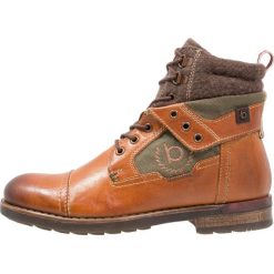 Bugatti Botki sznurowane cognac/green. Buty zimowe męskie marki Bugatti. W wyprzedaży za 407.20 zł.