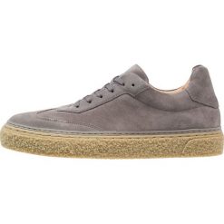 Samsøe & Samsøe FOGO Sneakersy niskie natural grey. Szare trampki męskie Samsøe & Samsøe, z materiału. W wyprzedaży za 449.40 zł.