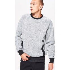 Sweter o kroju bluzy - Jasny szary. Bluzy nierozpinane męskie marki Cropp. W wyprzedaży za 69.99 zł.