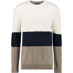 Samsøe & Samsøe ENOS Sweter clear cream. Białe swetry męskie Samsøe & Samsøe, z materiału. W wyprzedaży za 359.10 zł.