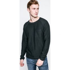Jack & Jones Vintage - Sweter. Czarne swetry męskie Jack & Jones Vintage, z bawełny, vintage, z okrągłym kołnierzem, z krótkim rękawem. W wyprzedaży za 49.90 zł.