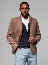 Marynarka męska casual z ozdobnymi guzikami na mankietach - jasnybrąz V2 - Rozmiar: L. Brązowe marynarki męskie Ombre Clothing, l, bez wzorów. W wyprzedaży za 149.99 zł.