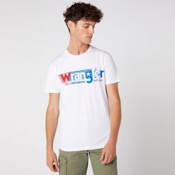 MĘSKI T-SHIRT WRANGLER SS TEE WHITE W7D2FQ989 112131749. Białe t-shirty męskie Wrangler, m, bez wzorów, bez kołnierzyka, bez ramiączek. Za 69.99 zł.