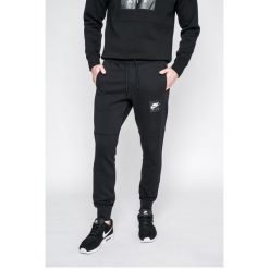Nike Sportswear - Spodnie. Szare spodnie dresowe męskie marki Nike Sportswear, z bawełny. W wyprzedaży za 239.90 zł.