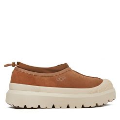 Półbuty Ugg. Brązowe codzienne półbuty męskie UGG, bez wzorów, bez obcasa, bez zapięcia. Za 899.99 zł.