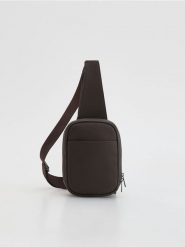 Saszetka crossbody - ciemnobrązowy. Brązowe saszetki męskie Reserved, bez wzorów, małe. Za 99.99 zł.