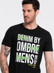 Męski bawełniany t-shirt z dużym napisem – czarny V2 - Rozmiar: XL. Czarne t-shirty męskie Ombre Clothing, m, bez wzorów, z bawełny, bez kołnierzyka, bez ramiączek. W wyprzedaży za 19.99 zł.