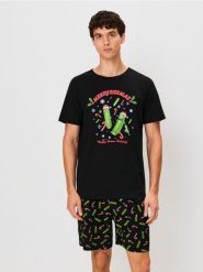 Bawełniana piżama dwuczęściowa z nadrukiem Rick and Morty - czarny. Czarne piżamy męskie Sinsay, l, bez wzorów, z bawełny, bez kołnierzyka, bez ramiączek. Za 49.99 zł.