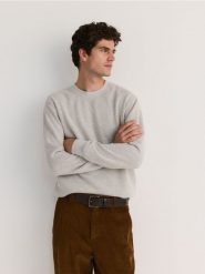 Bluza z dodatkiem wełny - złamana biel. Bluzy nierozpinane męskie Reserved, l, bez wzorów, z dzianiny, bez ramiączek, bez kaptura. W wyprzedaży za 69.99 zł.