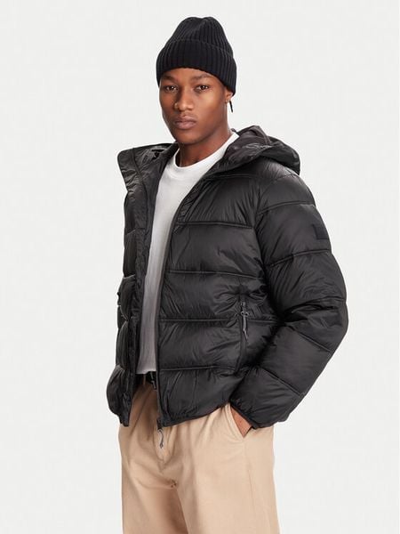 Tommy Jeans Kurtka zimowa DM0DM22044 Czarny Regular Fit. Czarne kurtki męskie Tommy Jeans, na zimę, m, bez wzorów, z jeansu, bez ramiączek, bez kaptura. Za 609.99 zł.