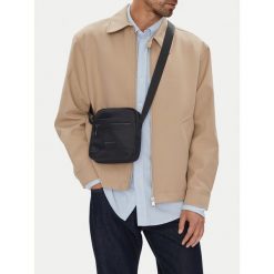 Saszetka GINO ROSSI. Czarne saszetki męskie Gino Rossi, bez wzorów, małe. Za 99.99 zł.