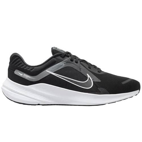 Buty do biegania męskie Nike Quest 5. Czarne buty do biegania męskie Nike, bez wzorów, z materiału, bez zapięcia, do biegania. Za 332.00 zł.