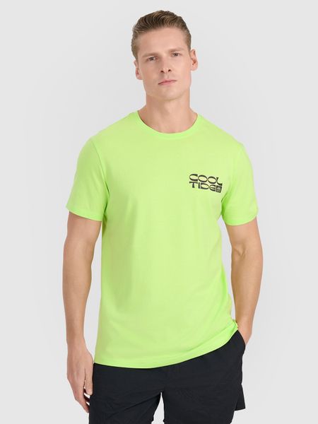 4F T-shirt regular z nadrukiem męski - zielony M. Zielone t-shirty męskie 4f, m, bez wzorów, z bawełny, bez kołnierzyka, bez ramiączek. W wyprzedaży za 49.99 zł.