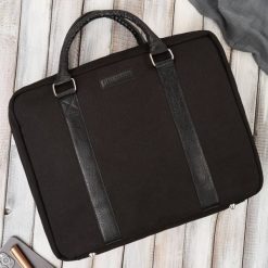 Torba męska na ramię lub do ręki wegańska do pracy na laptopa czarna Paolo Peruzzi E-14-BL. Czarne torby na laptopa męskie bez wzorów, z bawełny, małe. Za 159.99 zł.