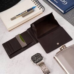 Portfel męski skórzany brązowy T-46-BR i brelok do kluczy T-86-BR zestaw prezentowy ZUP-135-BR. Brązowe portfele męskie Paolo Peruzzi, bez wzorów. Za 112.57 zł.