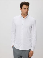 Prążkowana koszula slim fit - biały. Białe koszule męskie Reserved, l, bez wzorów, z bawełny, bez kołnierzyka, bez ramiączek. Za 129.99 zł.