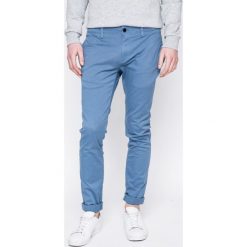 Tommy Jeans - Spodnie. Spodnie na co dzień męskie marki Tommy Jeans. W wyprzedaży za 299.90 zł.