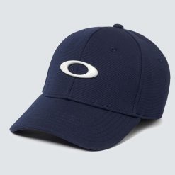 Czapka z daszkiem Oakley. Białe czapki męskie Oakley, bez wzorów, eleganckie. Za 172.50 zł.