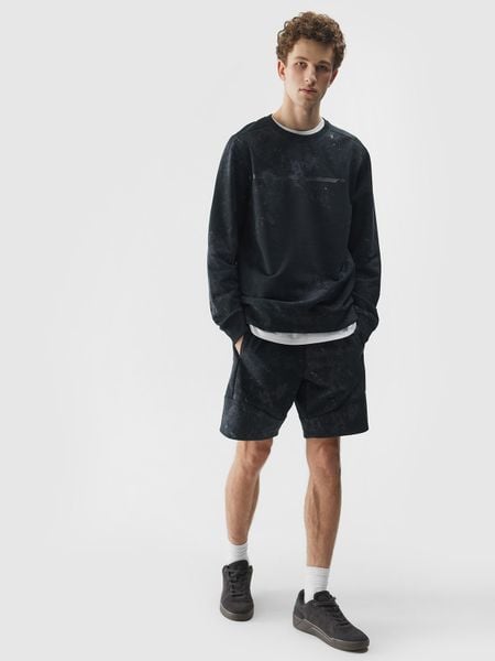 4F Spodenki dresowe męskie - grafitowy L. Szare szorty męskie 4f, bez wzorów, z bawełny, sportowe. W wyprzedaży za 49.99 zł.