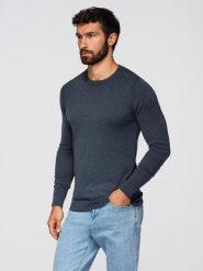 Sweter klasyczny męski z wiskozą BASIC z okrągłym dekoltem – granatowy melanż V16 - Rozmiar: XXL. Niebieskie swetry męskie Ombre Clothing, bez wzorów, z dzianiny, biznesowe, bez kołnierzyka, bez ramiączek. W wyprzedaży za 89.99 zł.