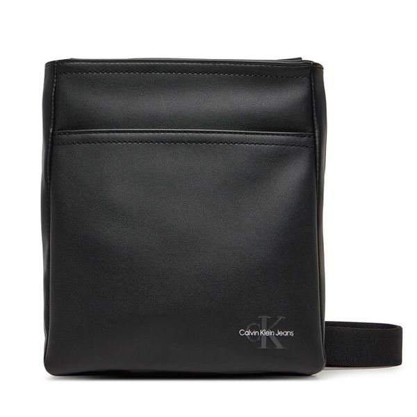 Saszetka Calvin Klein Jeans. Czarne saszetki męskie Calvin Klein Jeans, bez wzorów, z jeansu, młodzieżowe, małe. Za 179.99 zł.