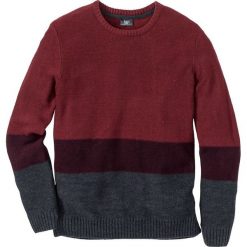 Sweter z okrągłym dekoltem Regular Fit bonprix czerwono-bordowo-antracytowy. Swetry męskie marki bonprix. Za 49.99 zł.