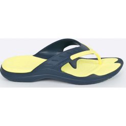 Crocs - Japonki. Klapki i japonki męskie marki Crocs. W wyprzedaży za 99.90 zł.