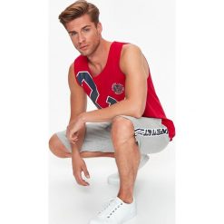 SZORTY MĘSKIE LAMPASAMI. Szorty sportowe męskie marki TOP SECRET. W wyprzedaży za 39.99 zł.